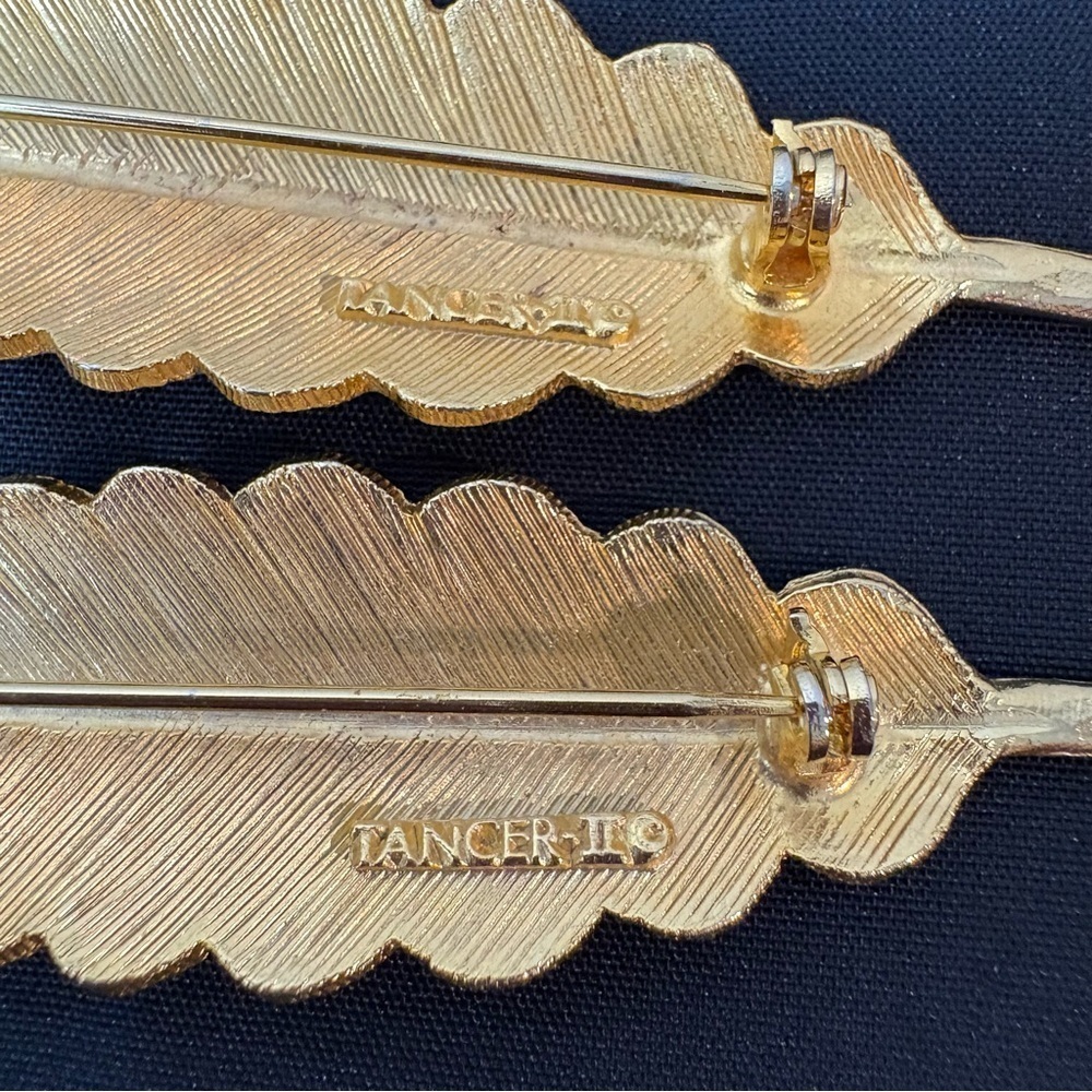Vintage Tancer II Set of 2 Enamel Goldtone Feather Pins Brooches - Picture 5 of 8
